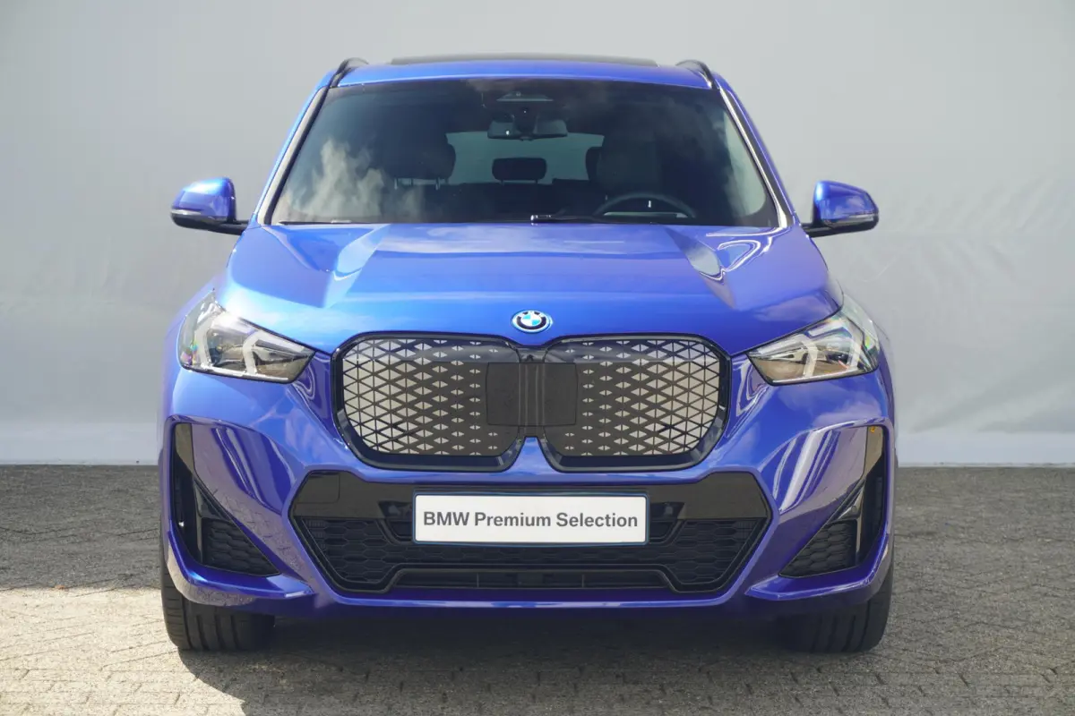 eDrive20 | M Sportpakket | Panoramadak | Head-Up Display | Trekhaak | Comfort Access