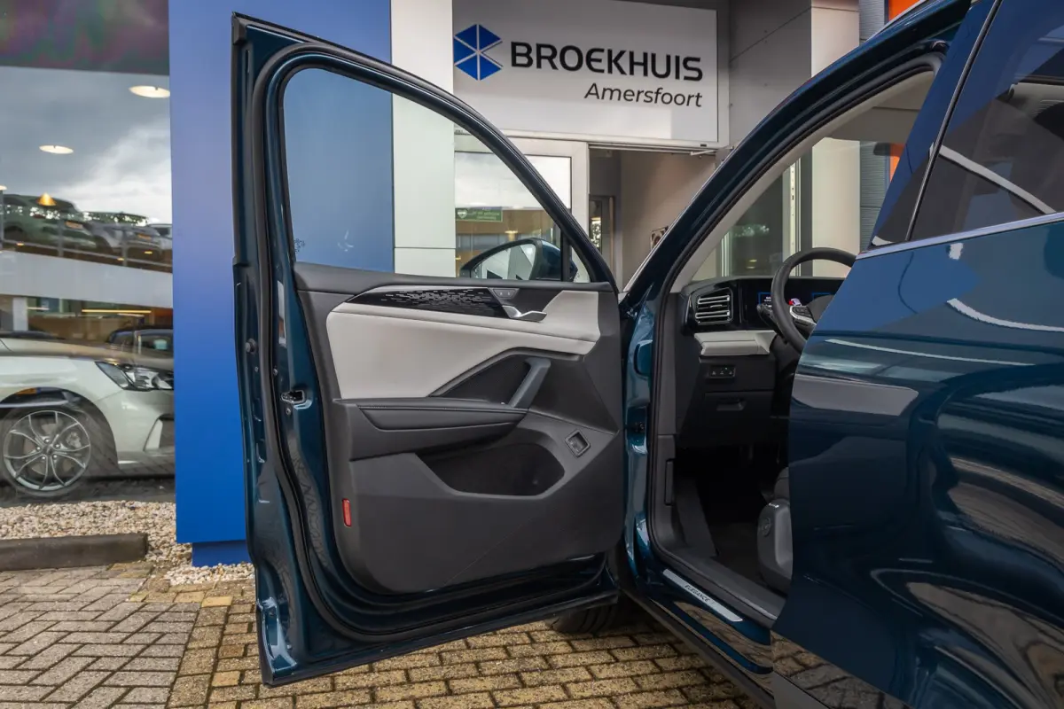 1.5 eHybrid Elegance | Elek. Trekhaak | Cruise control adaptief | Panorama dak Elek. | 20'' | 360 Camera | Stoel/Stuurverwarming | Achterklep Elek. | Apple Carplay/Android Auto | Achteruitri