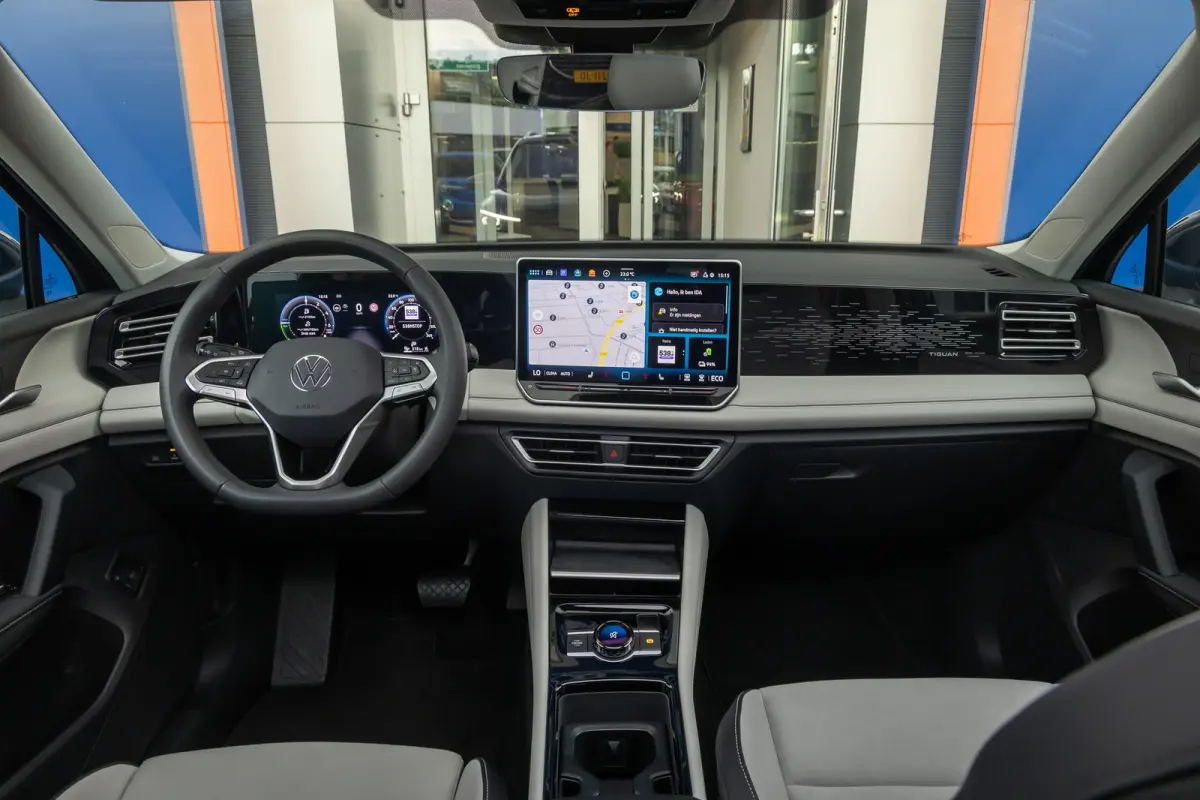 1.5 eHybrid Elegance | Elek. Trekhaak | Cruise control adaptief | Panorama dak Elek. | 20'' | 360 Camera | Stoel/Stuurverwarming | Achterklep Elek. | Apple Carplay/Android Auto | Achteruitri