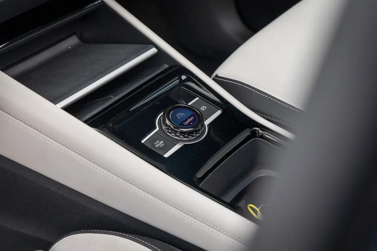1.5 eHybrid Elegance | Elek. Trekhaak | Cruise control adaptief | Panorama dak Elek. | 20'' | 360 Camera | Stoel/Stuurverwarming | Achterklep Elek. | Apple Carplay/Android Auto | Achteruitri