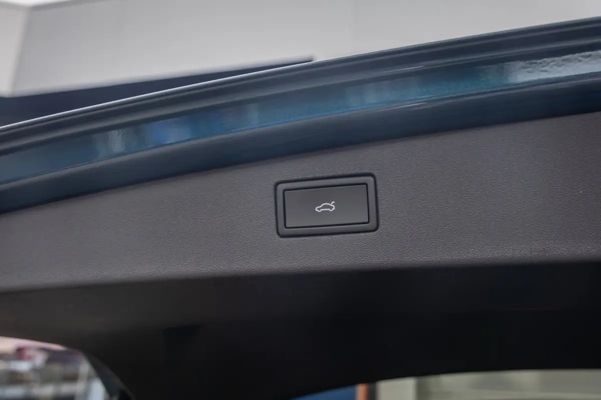 1.5 eHybrid Elegance | Elek. Trekhaak | Cruise control adaptief | Panorama dak Elek. | 20'' | 360 Camera | Stoel/Stuurverwarming | Achterklep Elek. | Apple Carplay/Android Auto | Achteruitri