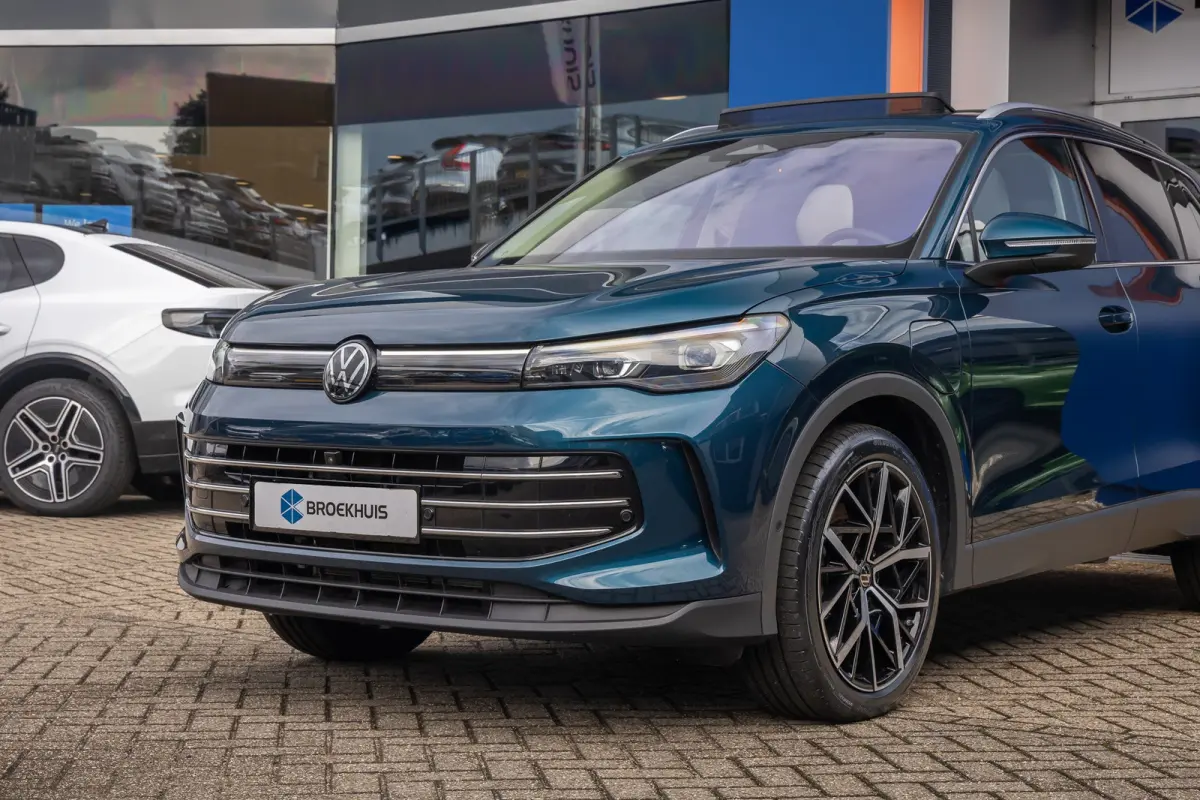 1.5 eHybrid Elegance | Elek. Trekhaak | Cruise control adaptief | Panorama dak Elek. | 20'' | 360 Camera | Stoel/Stuurverwarming | Achterklep Elek. | Apple Carplay/Android Auto | Achteruitri