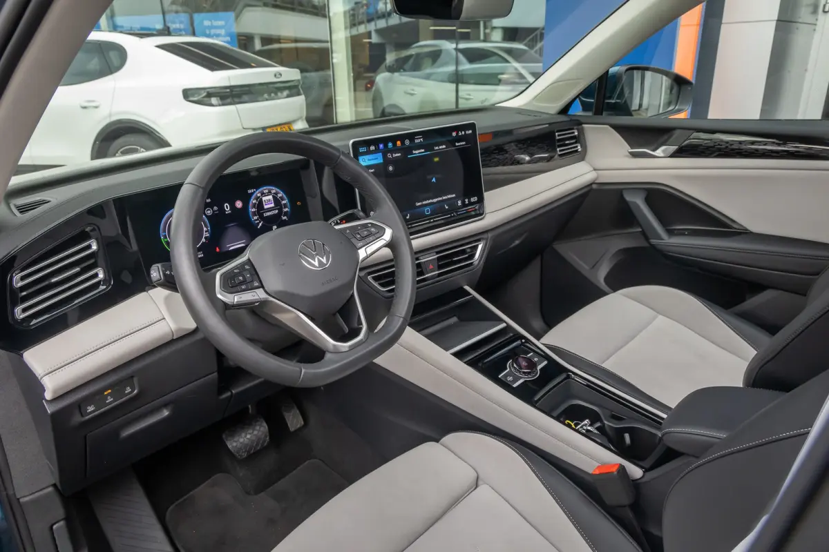 1.5 eHybrid Elegance | Elek. Trekhaak | Cruise control adaptief | Panorama dak Elek. | 20'' | 360 Camera | Stoel/Stuurverwarming | Achterklep Elek. | Apple Carplay/Android Auto | Achteruitri