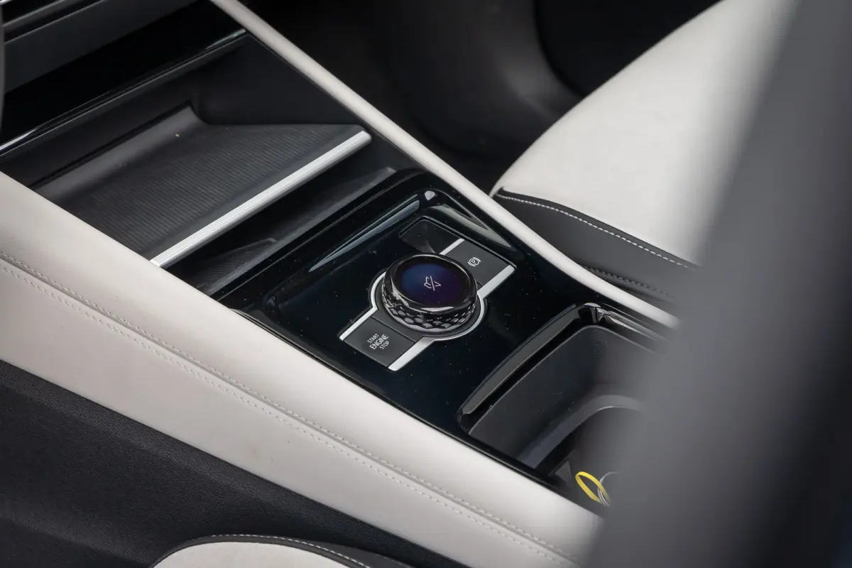 1.5 eHybrid Elegance | Elek. Trekhaak | Cruise control adaptief | Panorama dak Elek. | 20'' | 360 Camera | Stoel/Stuurverwarming | Achterklep Elek. | Apple Carplay/Android Auto | Achteruitri