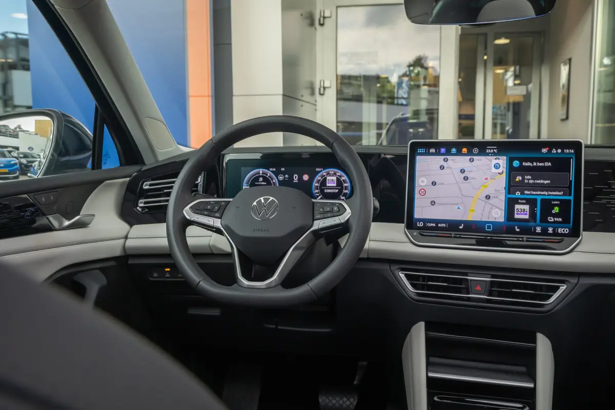 1.5 eHybrid Elegance | Elek. Trekhaak | Cruise control adaptief | Panorama dak Elek. | 20'' | 360 Camera | Stoel/Stuurverwarming | Achterklep Elek. | Apple Carplay/Android Auto | Achteruitri