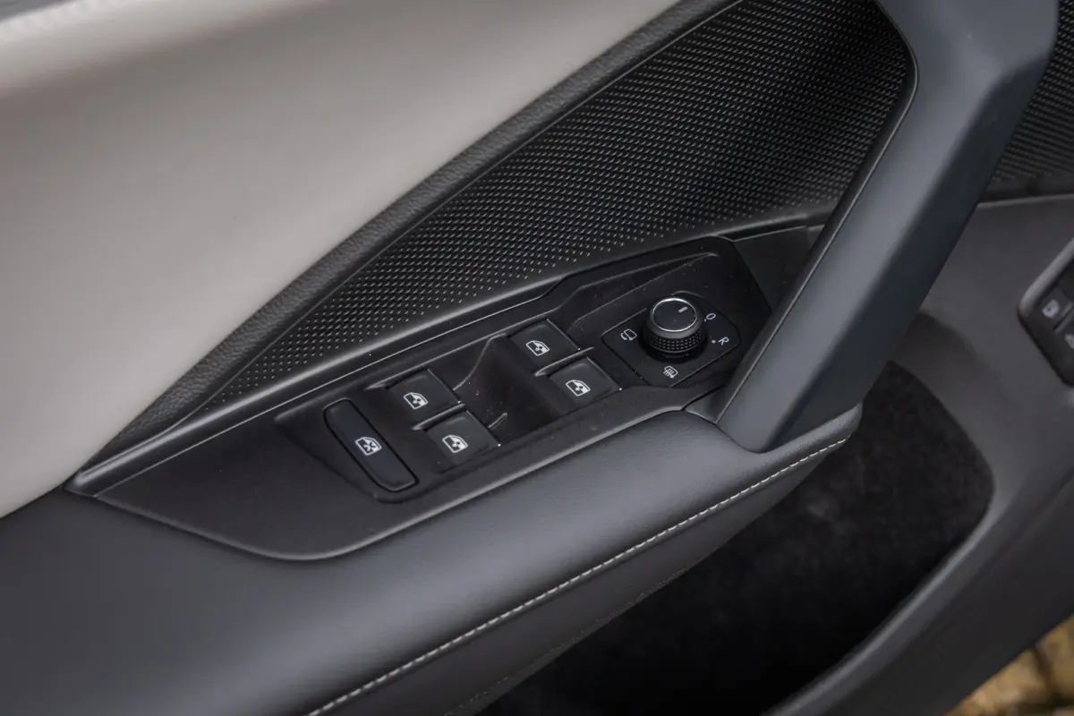1.5 eHybrid Elegance | Elek. Trekhaak | Cruise control adaptief | Panorama dak Elek. | 20'' | 360 Camera | Stoel/Stuurverwarming | Achterklep Elek. | Apple Carplay/Android Auto | Achteruitri