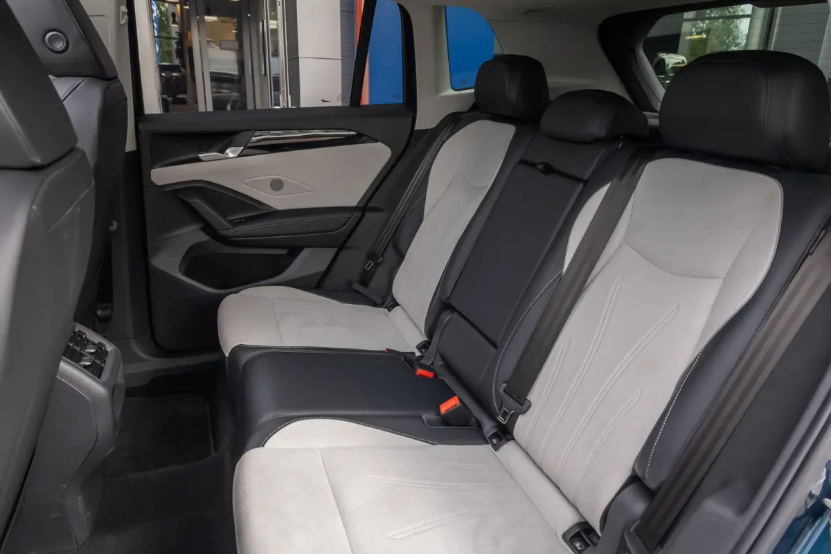 1.5 eHybrid Elegance | Elek. Trekhaak | Cruise control adaptief | Panorama dak Elek. | 20'' | 360 Camera | Stoel/Stuurverwarming | Achterklep Elek. | Apple Carplay/Android Auto | Achteruitri
