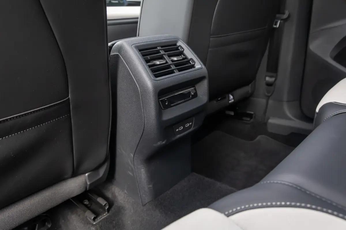 1.5 eHybrid Elegance | Elek. Trekhaak | Cruise control adaptief | Panorama dak Elek. | 20'' | 360 Camera | Stoel/Stuurverwarming | Achterklep Elek. | Apple Carplay/Android Auto | Achteruitri