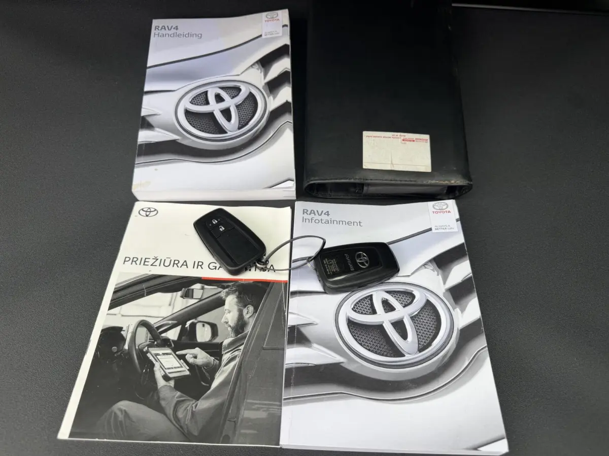 2.0 VVT-iE Dynamic Automaat Trekhaak Carplay PDC