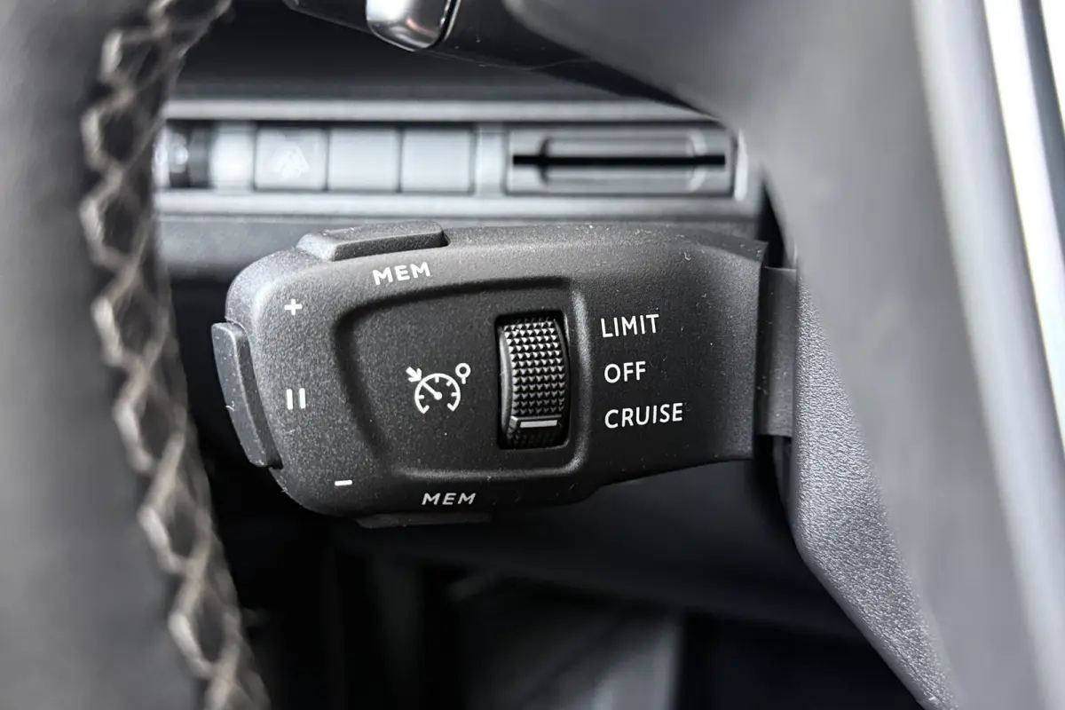 1.2 131 PK Aut. Allure Avantage Carplay Camera Head-Up