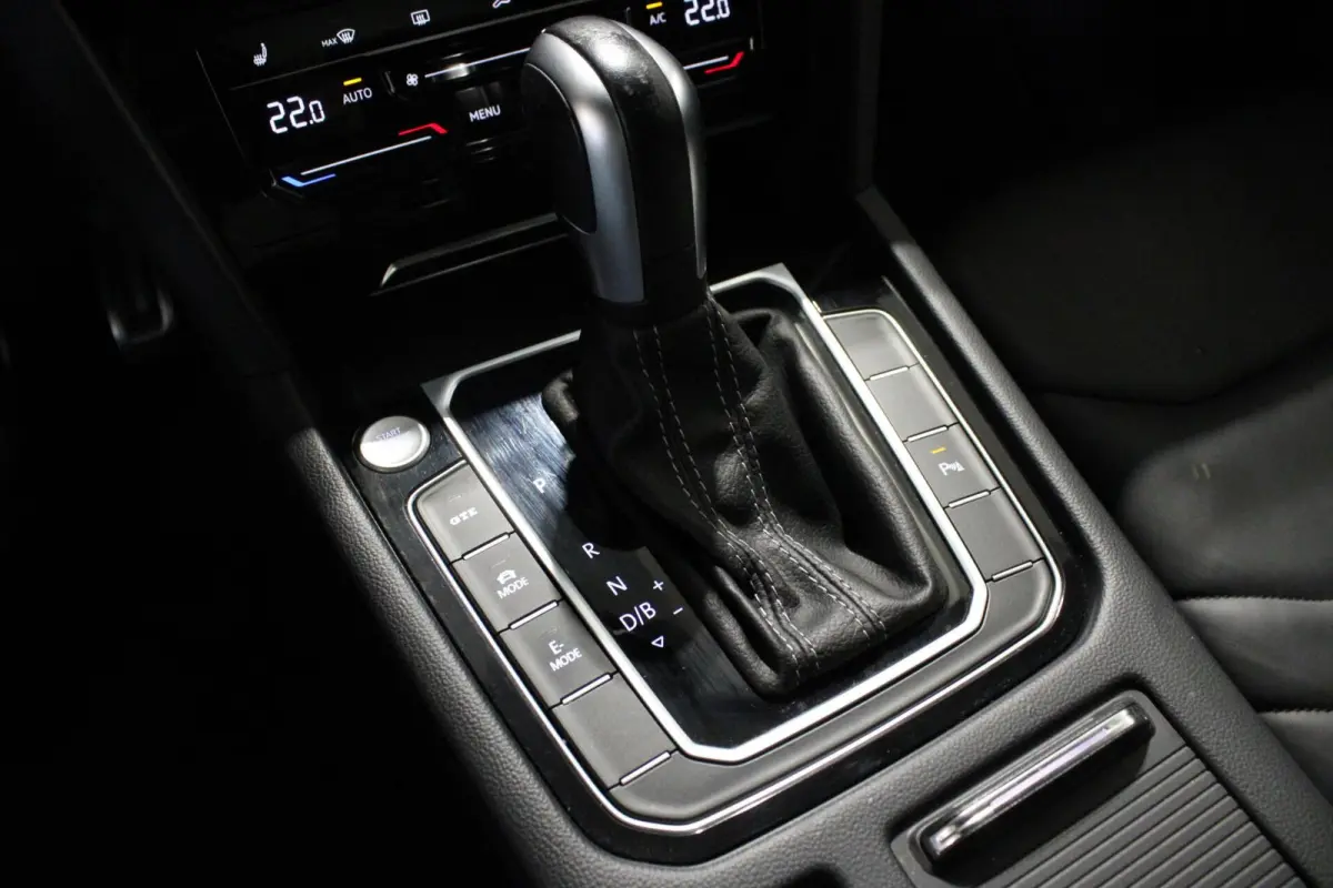 1.4 TSI eHybrid R-Line | Panoramadak | Stoelmassage | Trekhaak