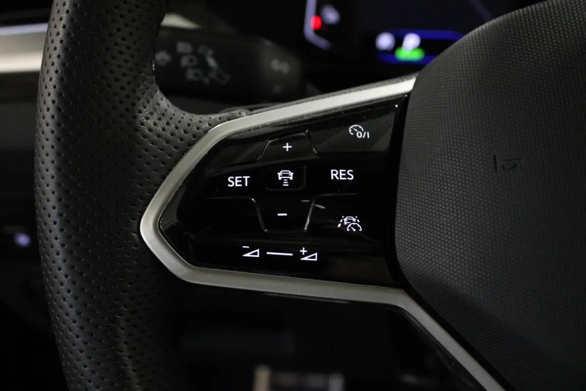 1.4 TSI eHybrid R-Line | Panoramadak | Stoelmassage | Trekhaak