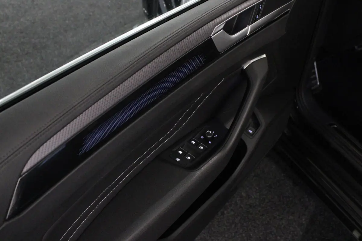 1.4 TSI eHybrid R-Line | Panoramadak | Stoelmassage | Trekhaak