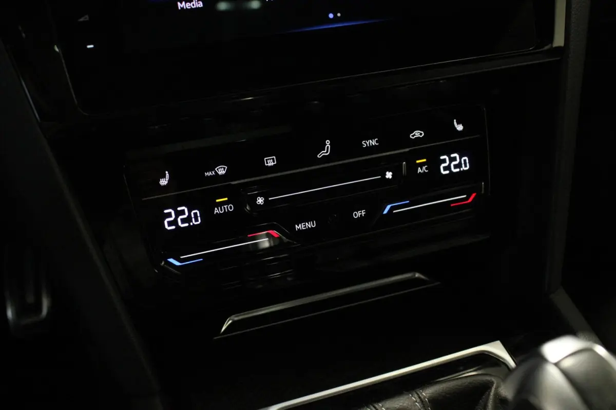 1.4 TSI eHybrid R-Line | Panoramadak | Stoelmassage | Trekhaak