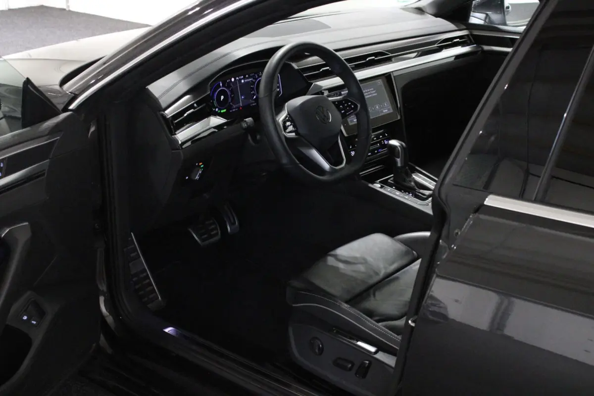 1.4 TSI eHybrid R-Line | Panoramadak | Stoelmassage | Trekhaak