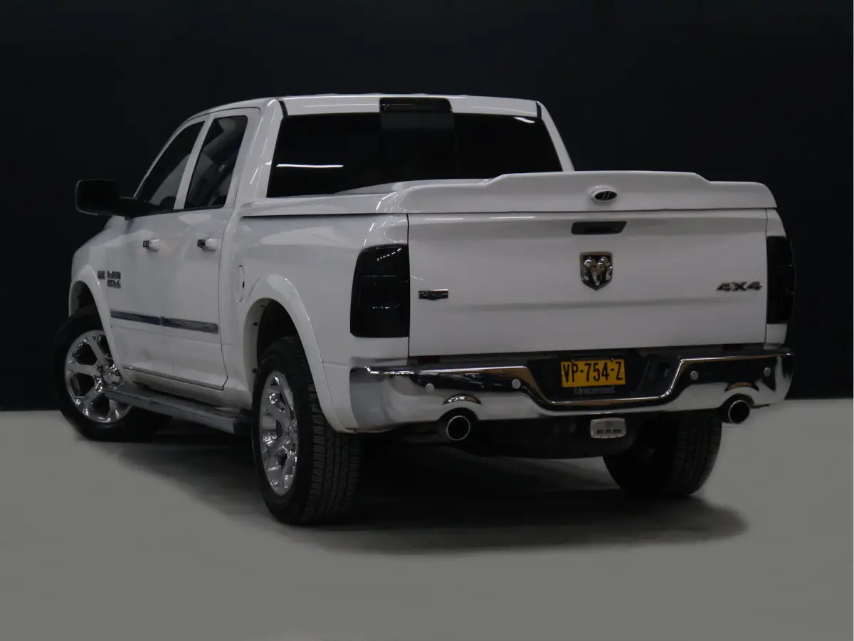 1500 5.7 V8 Quad Cab 6'4 [SCHUIFKANTELDAK, ALPINE SOUND SYSTEM, CAMERA PDC V+A, CRUISE CONTROL, STOEL VENTILATIE, STOELVERWARMING, STUUR VERWARMING, MEMORY SEATS, NAVIGATIE, CLIMATE CONTROL,
