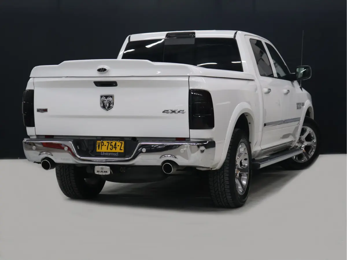 1500 5.7 V8 Quad Cab 6'4 [SCHUIFKANTELDAK, ALPINE SOUND SYSTEM, CAMERA PDC V+A, CRUISE CONTROL, STOEL VENTILATIE, STOELVERWARMING, STUUR VERWARMING, MEMORY SEATS, NAVIGATIE, CLIMATE CONTROL,