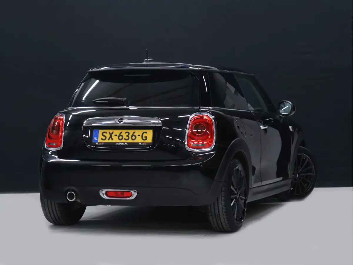 1.5 One Salt [APPLE CARPLAY, CRUISE CONTROL, SPORT STUUR LEDER, NAVIGATIE, AIRCO, START STOP SYSTEEM, MIDNIGHTBLACK METAAL LAK, ALARMKLASSE 3, NIEUWSTAAT]
