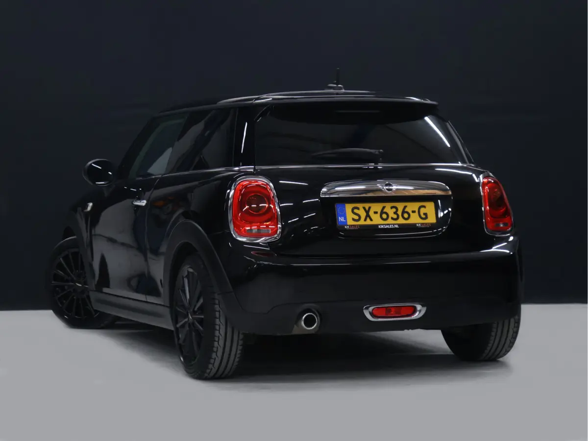 1.5 One Salt [APPLE CARPLAY, CRUISE CONTROL, SPORT STUUR LEDER, NAVIGATIE, AIRCO, START STOP SYSTEEM, MIDNIGHTBLACK METAAL LAK, ALARMKLASSE 3, NIEUWSTAAT]