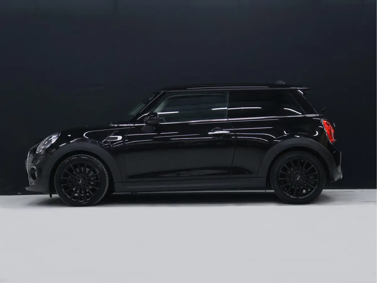 1.5 One Salt [APPLE CARPLAY, CRUISE CONTROL, SPORT STUUR LEDER, NAVIGATIE, AIRCO, START STOP SYSTEEM, MIDNIGHTBLACK METAAL LAK, ALARMKLASSE 3, NIEUWSTAAT]