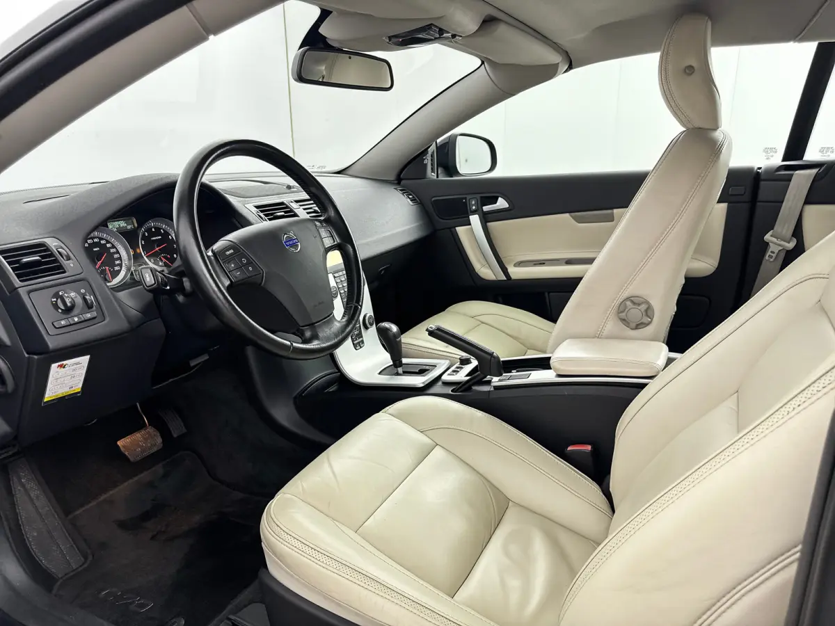 Convertible C70 2.5 T5 Tourer Luxury Line | ORIG. NL | 18" | Elektrisch verst. Lederen Stoelen | Stoelverwarming | BLIS | Xenon | Keyless | Navigatie | Alarm Klasse 3
