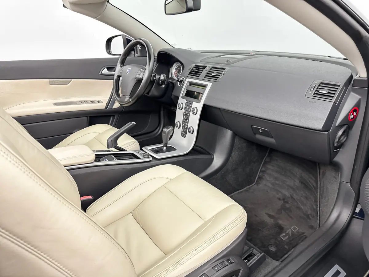 Convertible C70 2.5 T5 Tourer Luxury Line | ORIG. NL | 18" | Elektrisch verst. Lederen Stoelen | Stoelverwarming | BLIS | Xenon | Keyless | Navigatie | Alarm Klasse 3