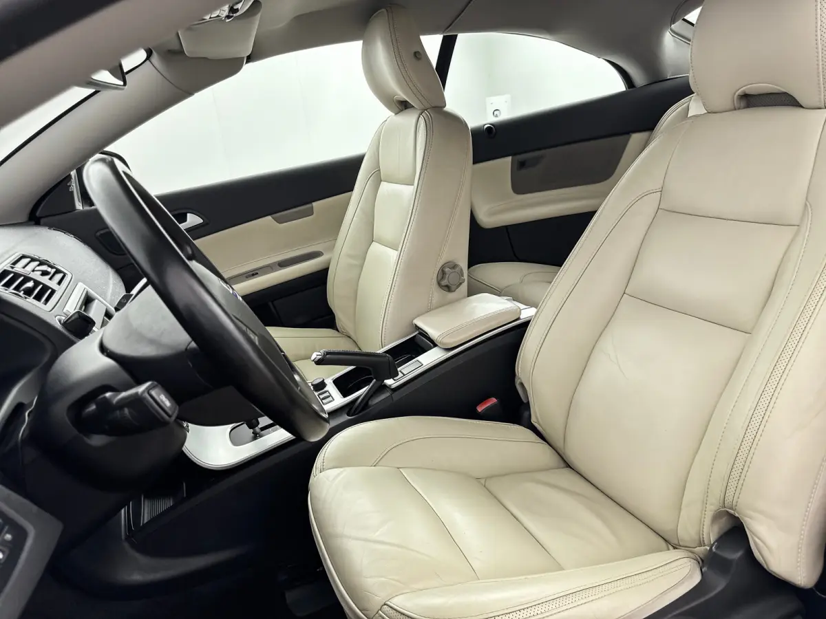 Convertible C70 2.5 T5 Tourer Luxury Line | ORIG. NL | 18" | Elektrisch verst. Lederen Stoelen | Stoelverwarming | BLIS | Xenon | Keyless | Navigatie | Alarm Klasse 3