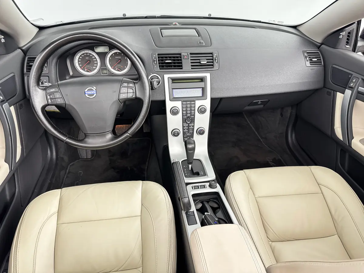 Convertible C70 2.5 T5 Tourer Luxury Line | ORIG. NL | 18" | Elektrisch verst. Lederen Stoelen | Stoelverwarming | BLIS | Xenon | Keyless | Navigatie | Alarm Klasse 3