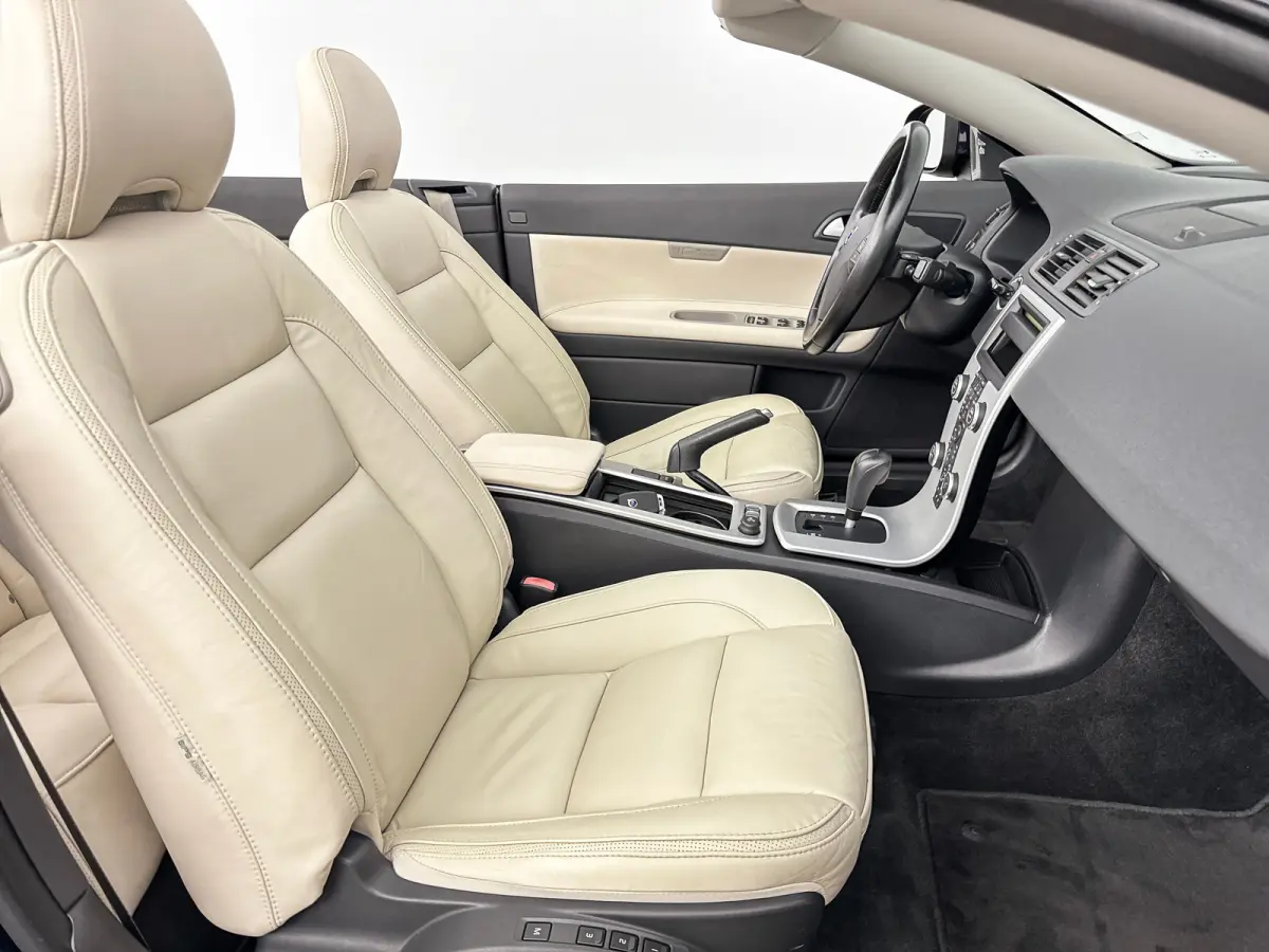 Convertible C70 2.5 T5 Tourer Luxury Line | ORIG. NL | 18" | Elektrisch verst. Lederen Stoelen | Stoelverwarming | BLIS | Xenon | Keyless | Navigatie | Alarm Klasse 3