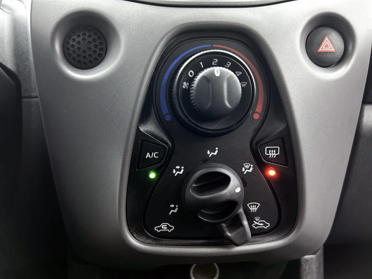 1.0 72pk Active | Airco | IsoFix | Bluetooth |