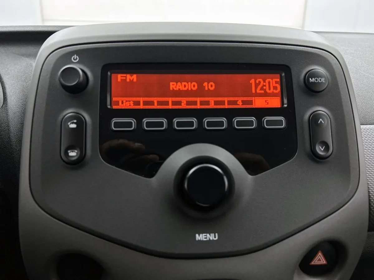 1.0 72pk Active | Airco | IsoFix | Bluetooth |