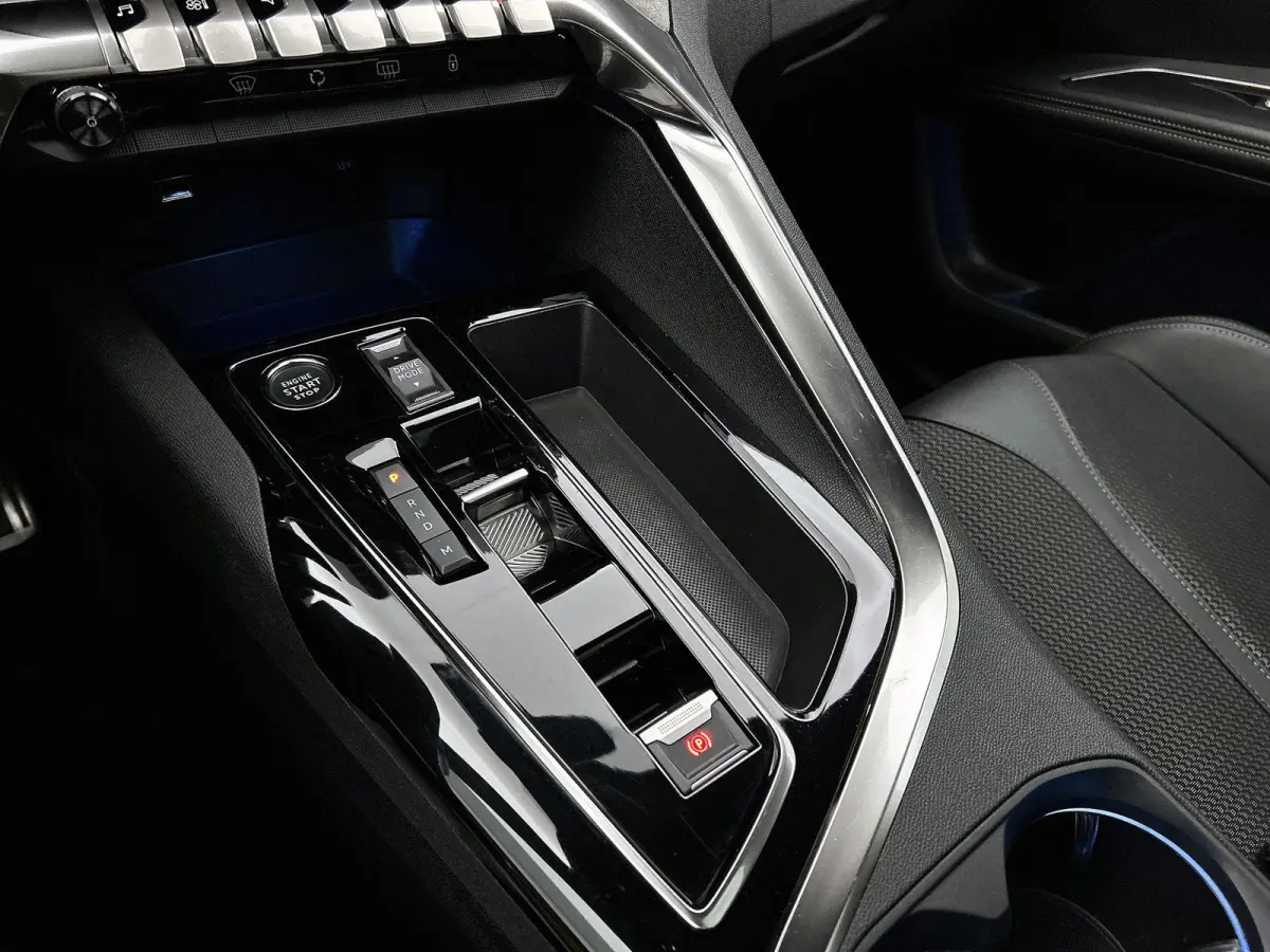 1.2 130pk GT Automaat | Schuif-/Kanteldak | Navigatie | Apple CarPlay/Android Auto | Adaptieve Cruise Control | Camera | Climate Control | Night Vision | Dodehoekdetectie | Keyless Entry/Sta