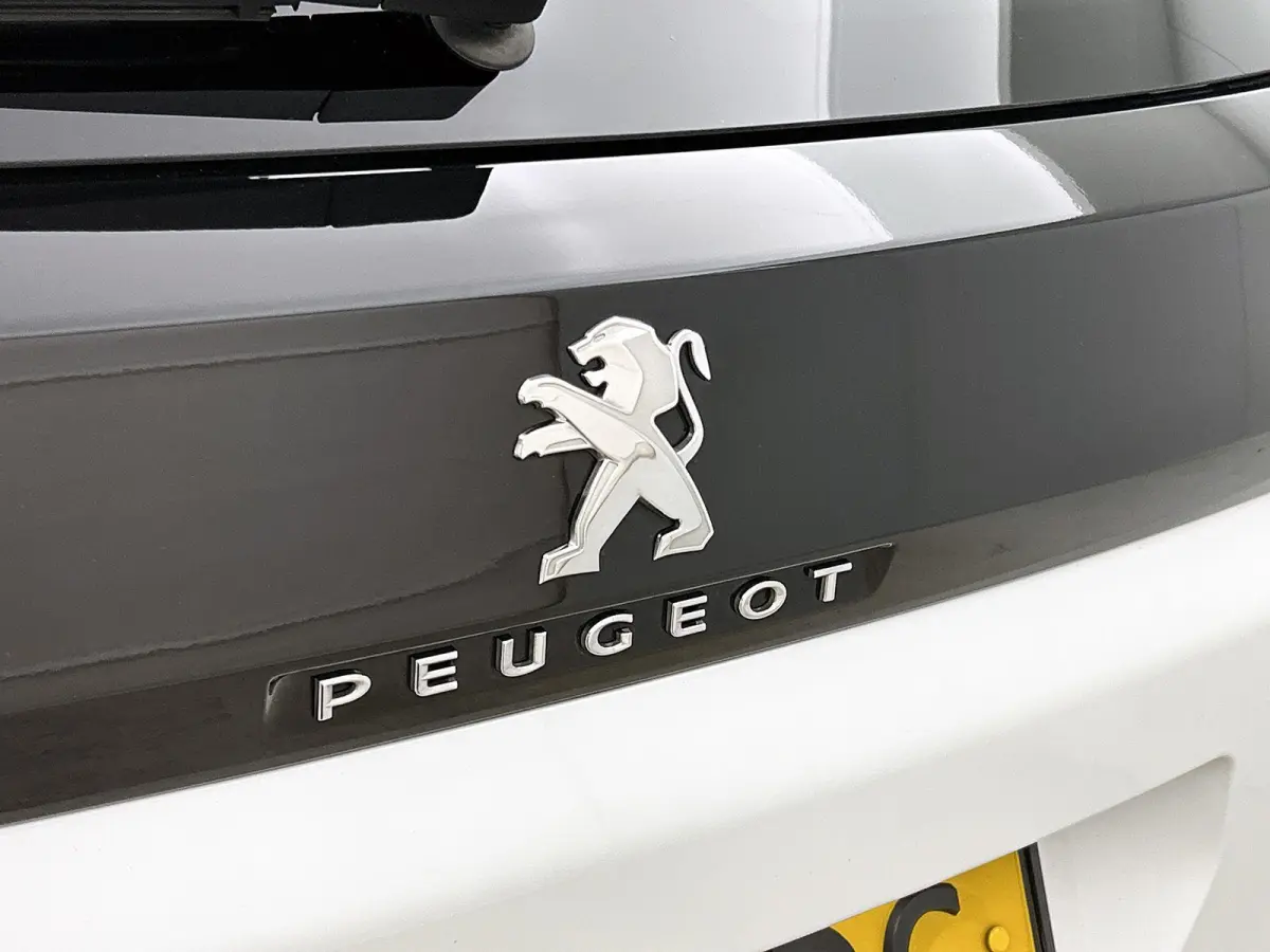 1.2 130pk GT Automaat | Schuif-/Kanteldak | Navigatie | Apple CarPlay/Android Auto | Adaptieve Cruise Control | Camera | Climate Control | Night Vision | Dodehoekdetectie | Keyless Entry/Sta