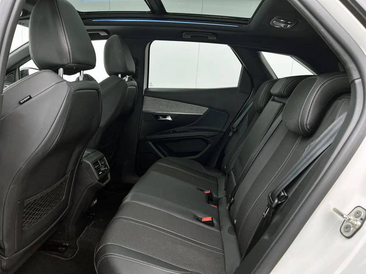 1.2 130pk GT Automaat | Schuif-/Kanteldak | Navigatie | Apple CarPlay/Android Auto | Adaptieve Cruise Control | Camera | Climate Control | Night Vision | Dodehoekdetectie | Keyless Entry/Sta