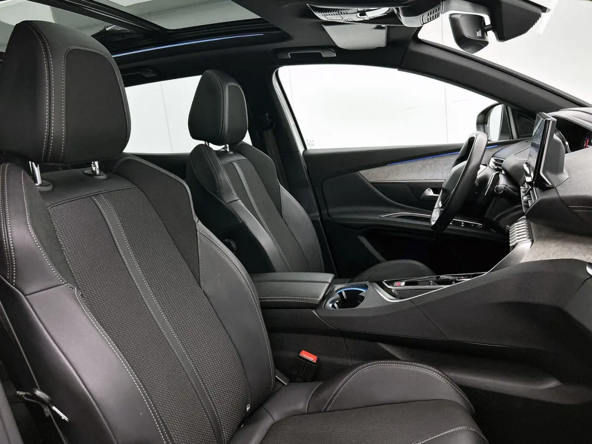 1.2 130pk GT Automaat | Schuif-/Kanteldak | Navigatie | Apple CarPlay/Android Auto | Adaptieve Cruise Control | Camera | Climate Control | Night Vision | Dodehoekdetectie | Keyless Entry/Sta