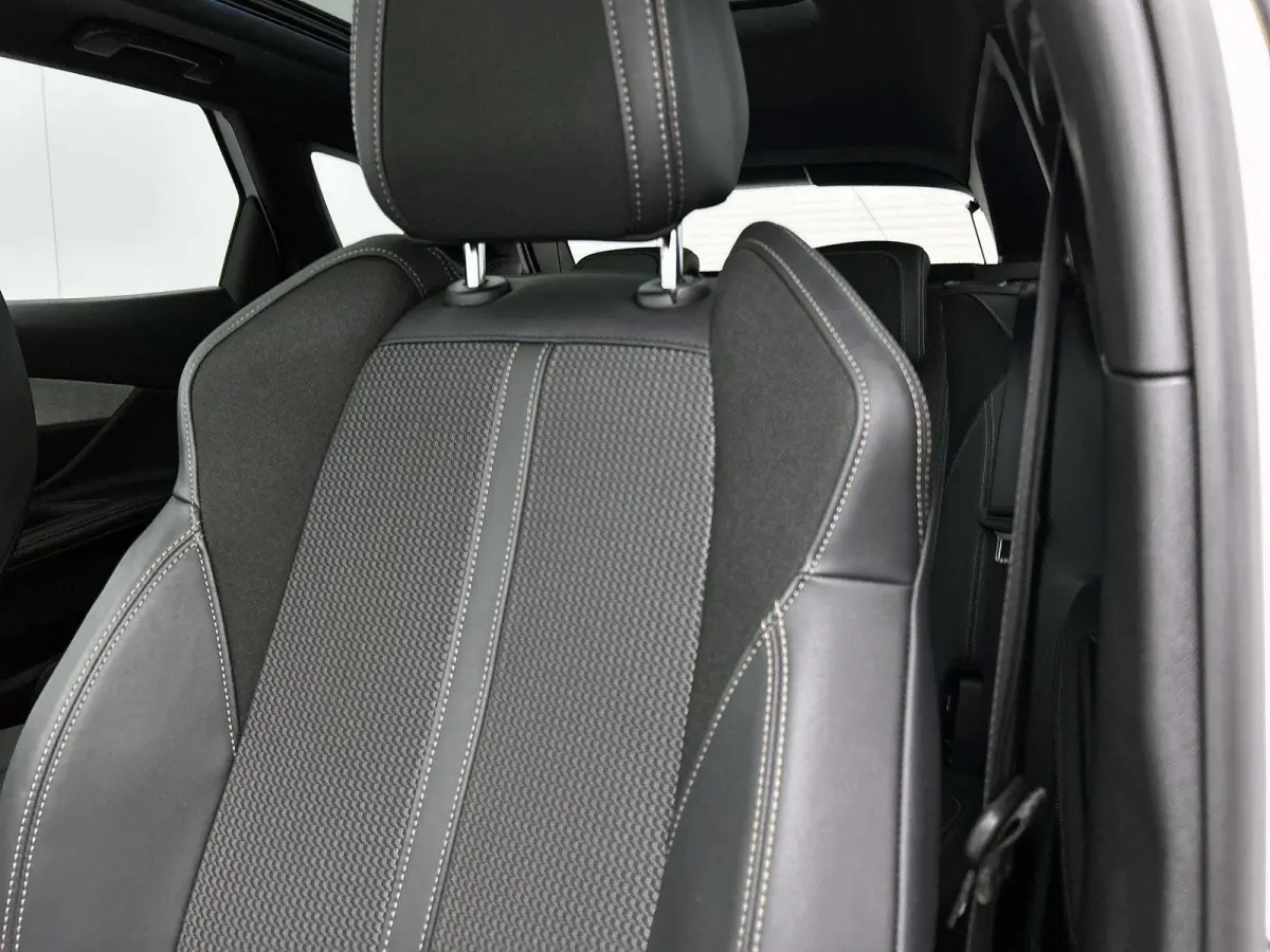 1.2 130pk GT Automaat | Schuif-/Kanteldak | Navigatie | Apple CarPlay/Android Auto | Adaptieve Cruise Control | Camera | Climate Control | Night Vision | Dodehoekdetectie | Keyless Entry/Sta