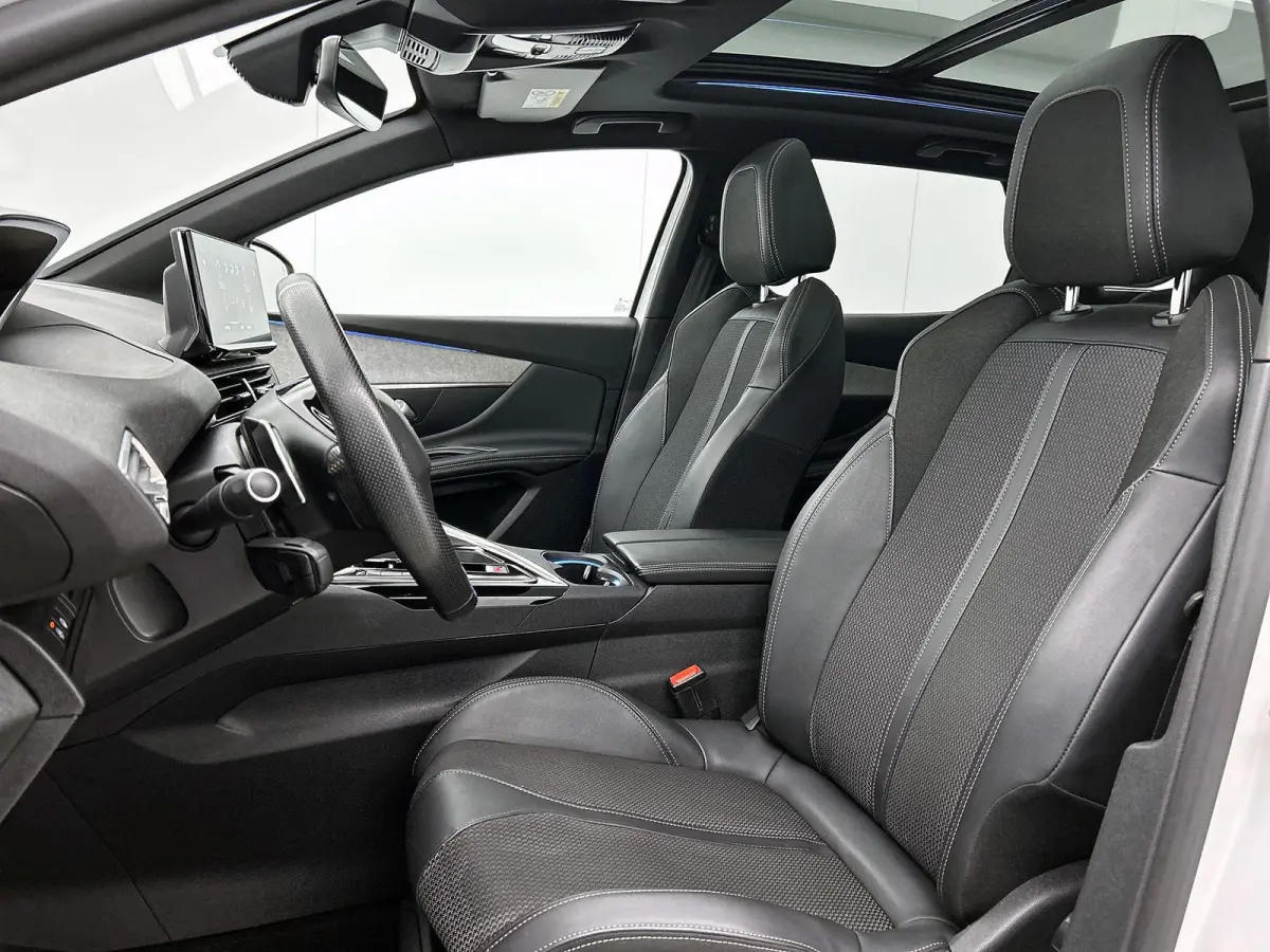 1.2 130pk GT Automaat | Schuif-/Kanteldak | Navigatie | Apple CarPlay/Android Auto | Adaptieve Cruise Control | Camera | Climate Control | Night Vision | Dodehoekdetectie | Keyless Entry/Sta