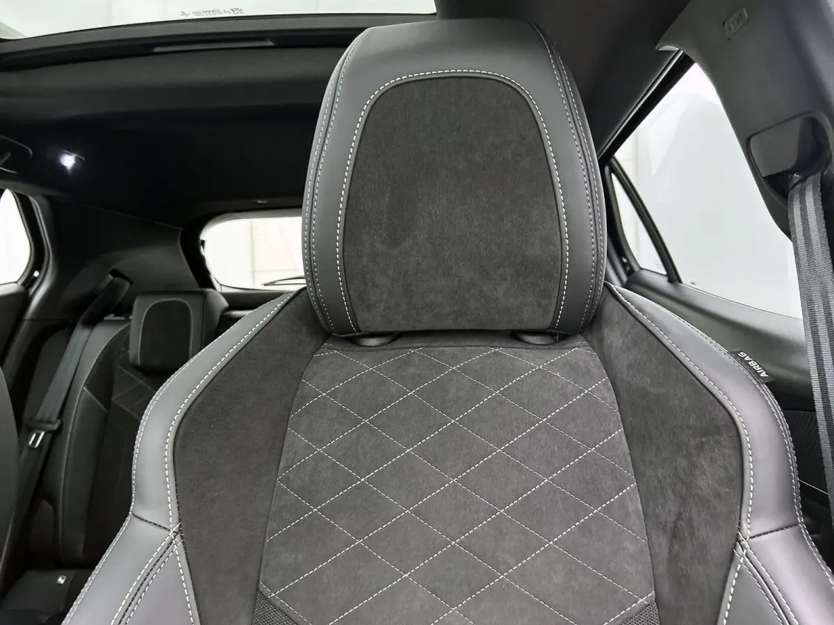 SUV 1.2 130pk GT Automaat Elektrisch Verstelb. Bestuurdersstoel | Schuif-/Kanteldak | Navigatie | Camera | Climate Control | Adaptieve Cruise Control | LED | 17"LMV |