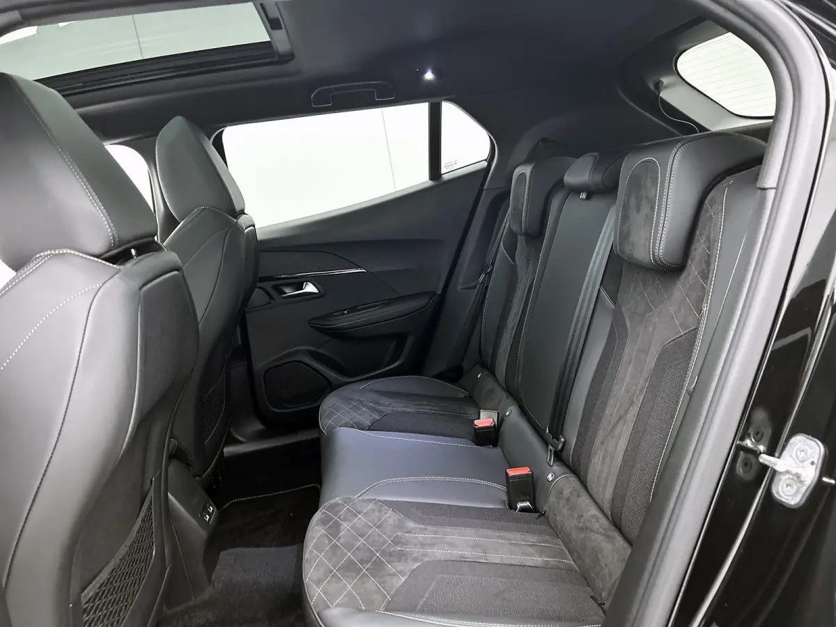 SUV 1.2 130pk GT Automaat Elektrisch Verstelb. Bestuurdersstoel | Schuif-/Kanteldak | Navigatie | Camera | Climate Control | Adaptieve Cruise Control | LED | 17"LMV |