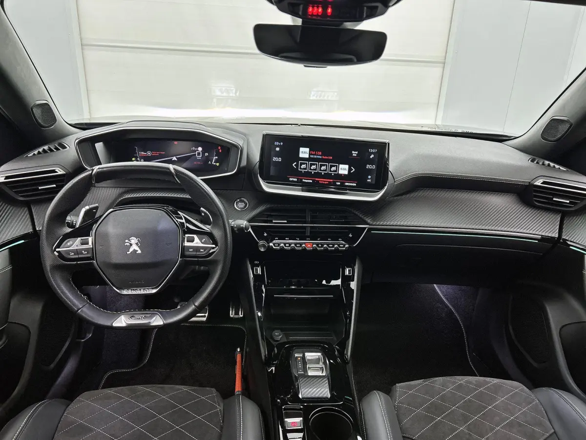 SUV 1.2 130pk GT Automaat Elektrisch Verstelb. Bestuurdersstoel | Schuif-/Kanteldak | Navigatie | Camera | Climate Control | Adaptieve Cruise Control | LED | 17"LMV |