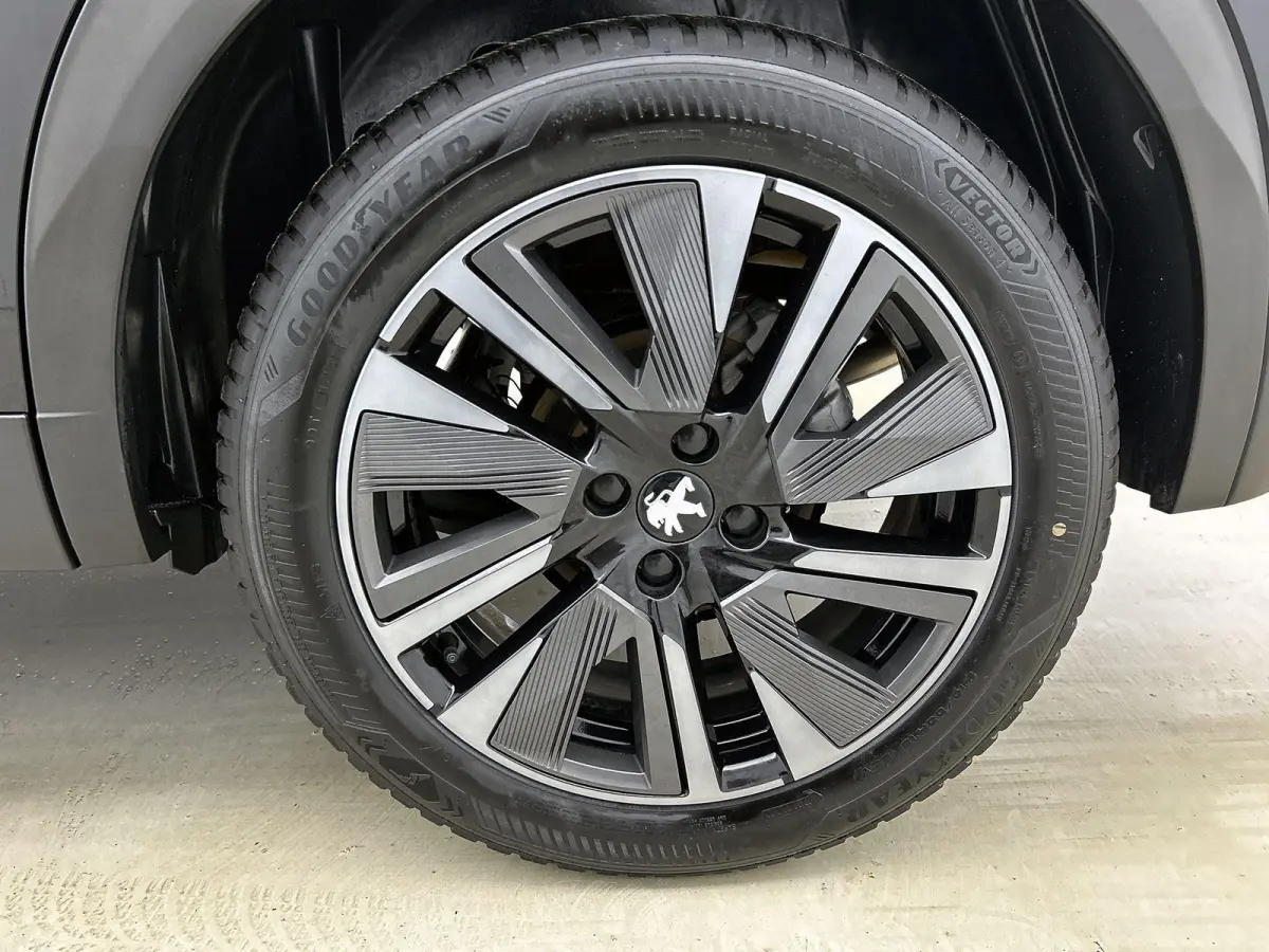 SUV 1.2 130pk GT Automaat Elektrisch Verstelb. Bestuurdersstoel | Schuif-/Kanteldak | Navigatie | Camera | Climate Control | Adaptieve Cruise Control | LED | 17"LMV |