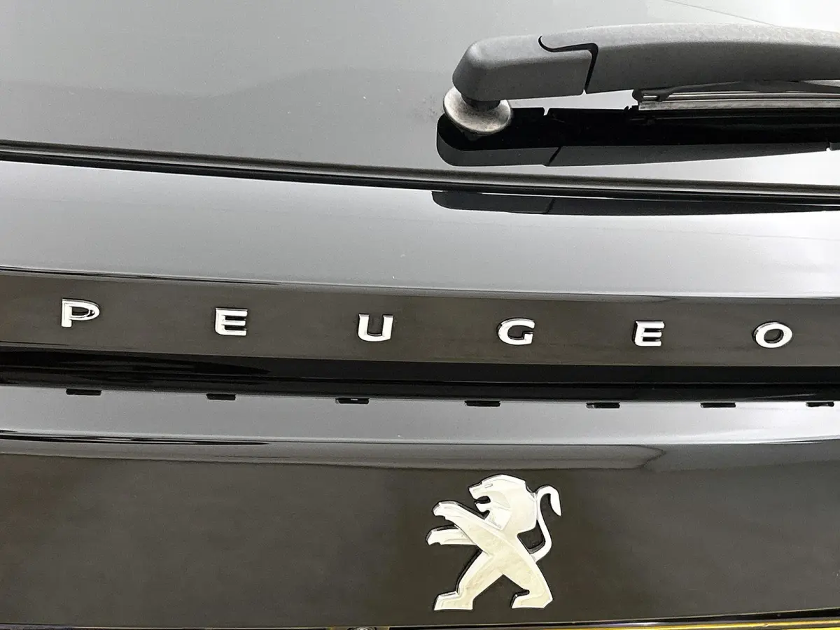 SUV 1.2 130pk GT Automaat Elektrisch Verstelb. Bestuurdersstoel | Schuif-/Kanteldak | Navigatie | Camera | Climate Control | Adaptieve Cruise Control | LED | 17"LMV |