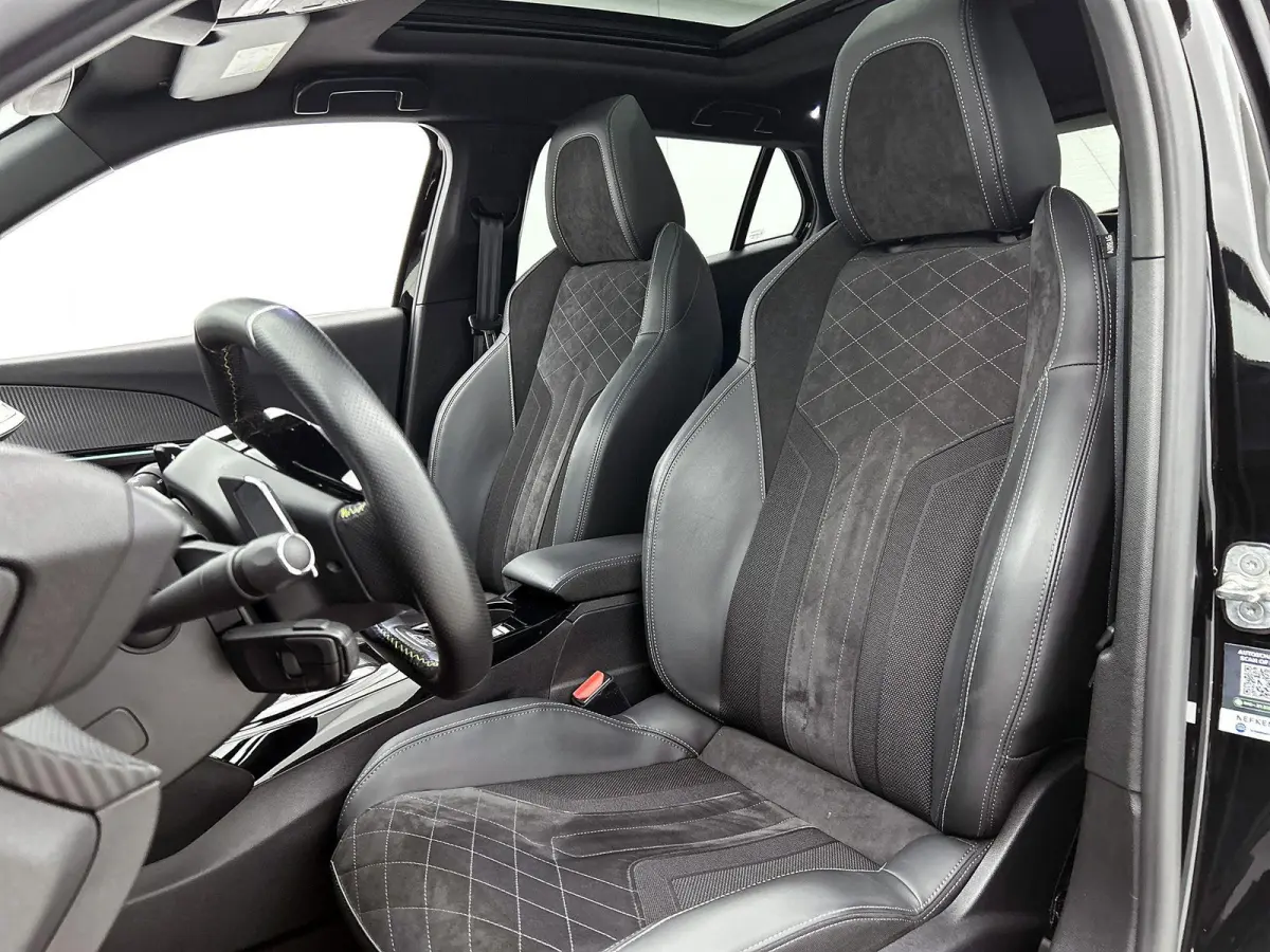 SUV 1.2 130pk GT Automaat Elektrisch Verstelb. Bestuurdersstoel | Schuif-/Kanteldak | Navigatie | Camera | Climate Control | Adaptieve Cruise Control | LED | 17"LMV |