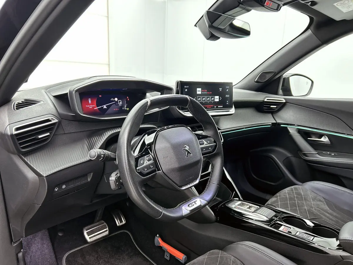 SUV 1.2 130pk GT Automaat Elektrisch Verstelb. Bestuurdersstoel | Schuif-/Kanteldak | Navigatie | Camera | Climate Control | Adaptieve Cruise Control | LED | 17"LMV |
