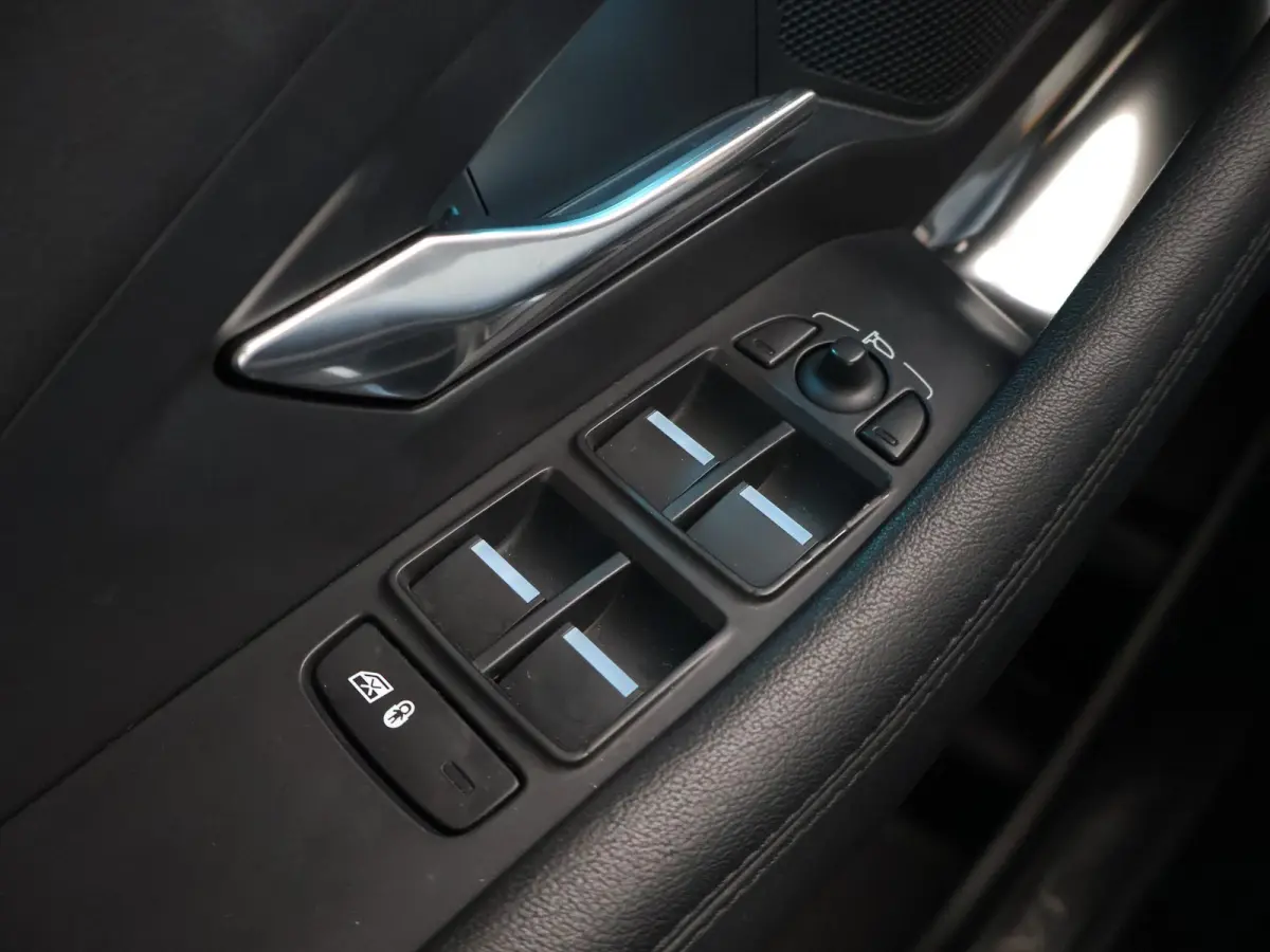 2.0 P200 AWD S + CARPLAY | AFN. TREKHAAK | STANDKACHEL | LEDER | CAMERA