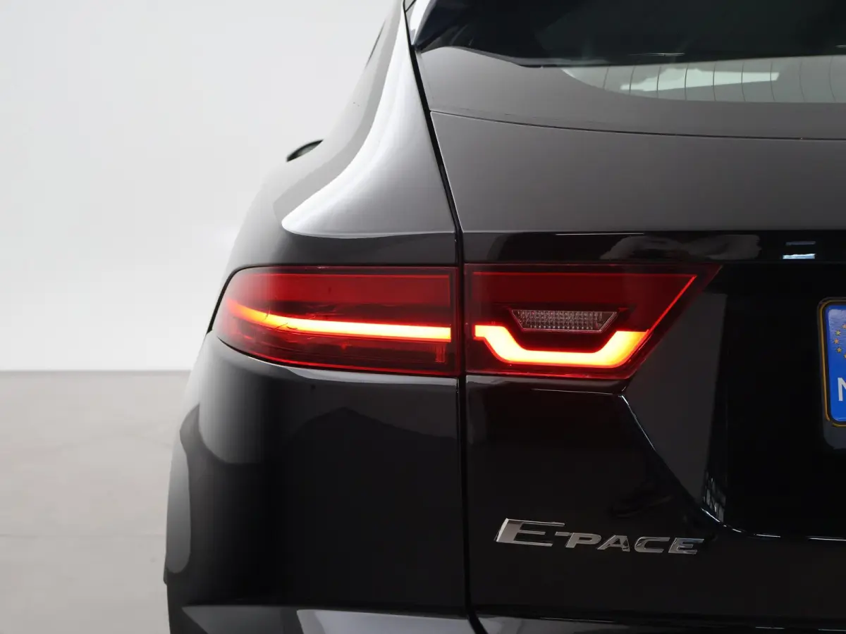 2.0 P200 AWD S + CARPLAY | AFN. TREKHAAK | STANDKACHEL | LEDER | CAMERA