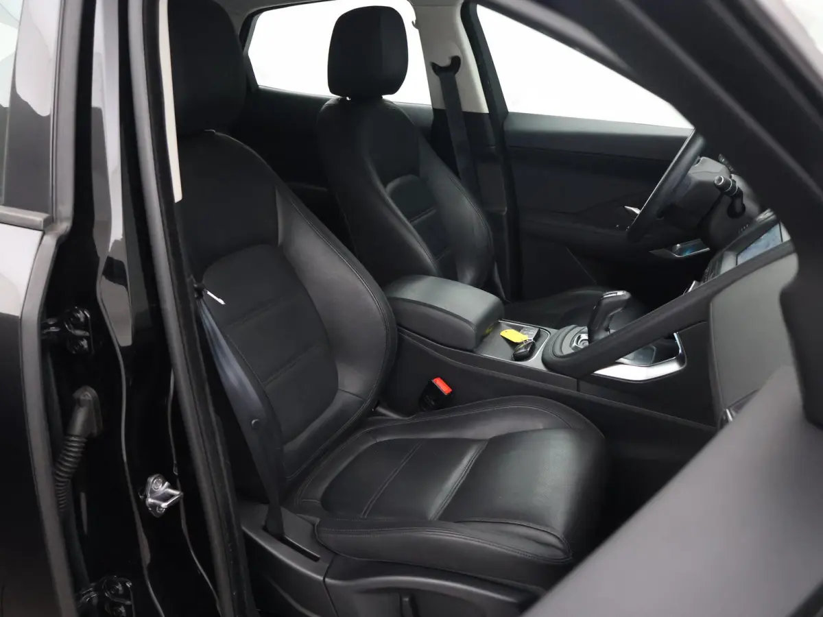 2.0 P200 AWD S + CARPLAY | AFN. TREKHAAK | STANDKACHEL | LEDER | CAMERA
