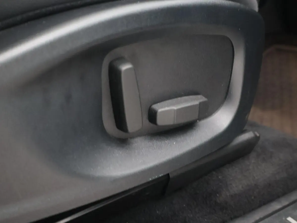 2.0 P200 AWD S + CARPLAY | AFN. TREKHAAK | STANDKACHEL | LEDER | CAMERA