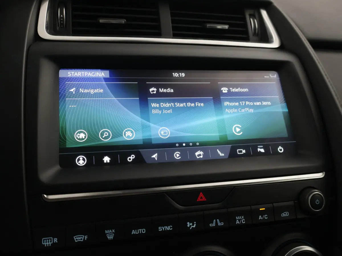 2.0 P200 AWD S + CARPLAY | AFN. TREKHAAK | STANDKACHEL | LEDER | CAMERA