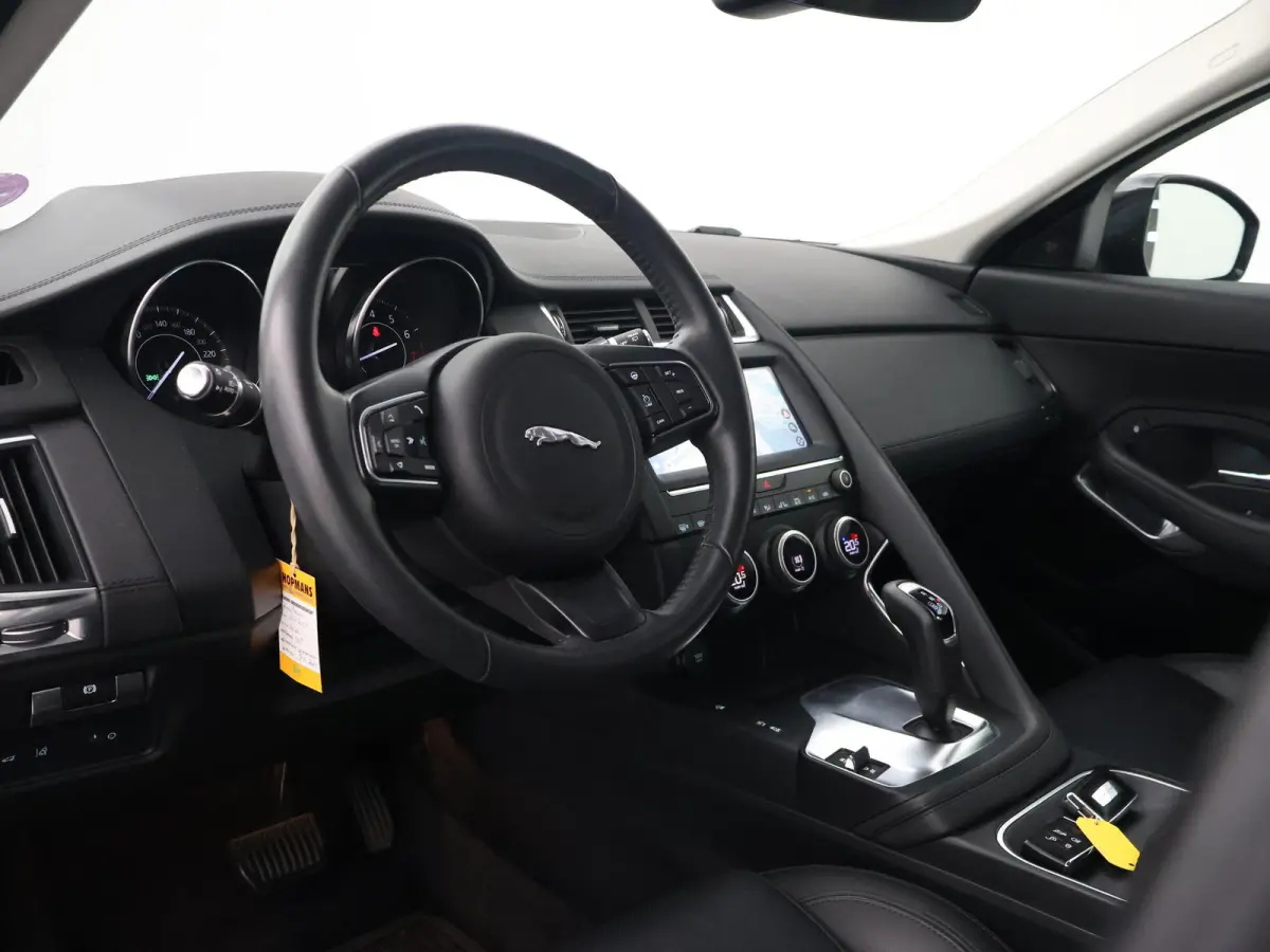 2.0 P200 AWD S + CARPLAY | AFN. TREKHAAK | STANDKACHEL | LEDER | CAMERA